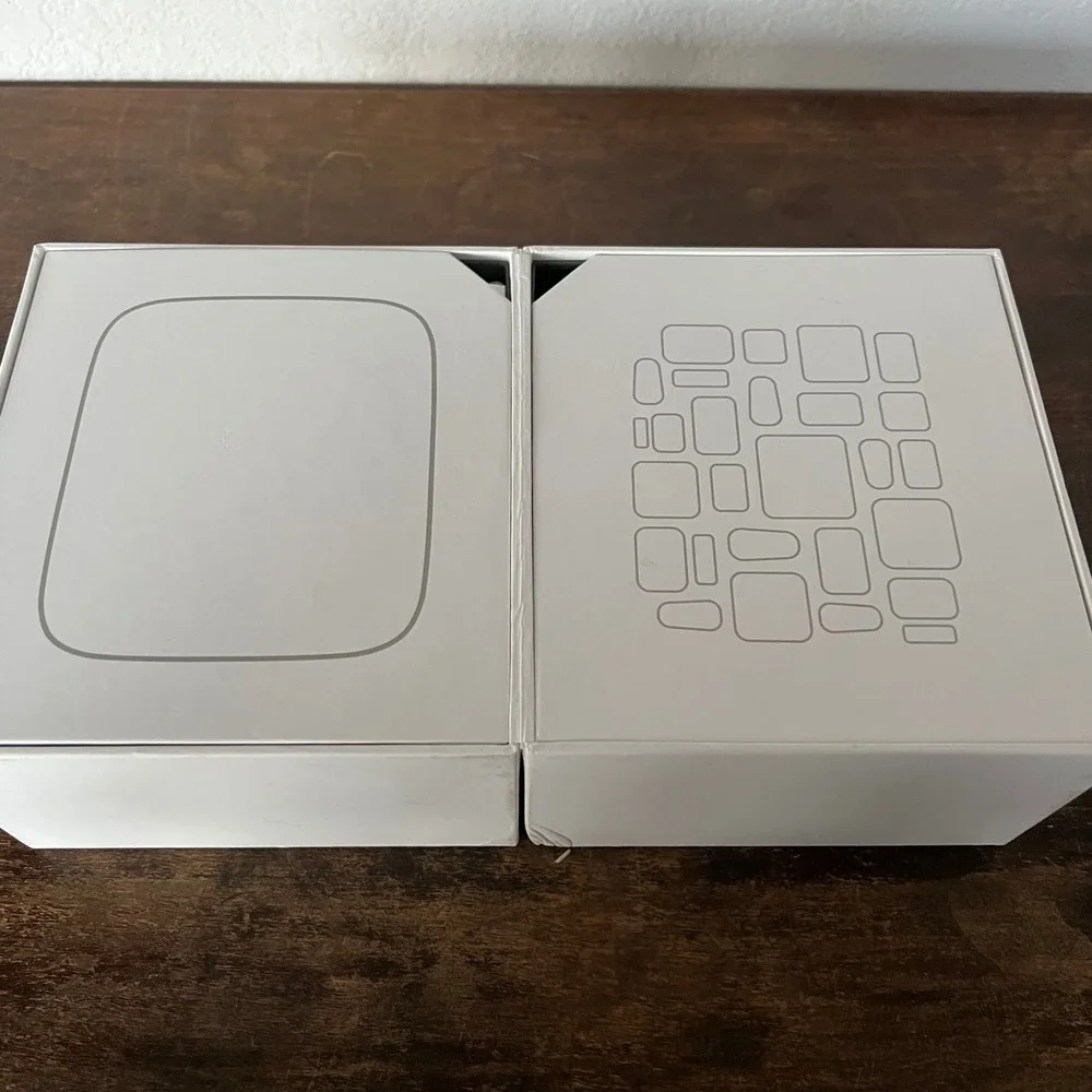 Samsung‎ SmartThings Home Monitoring Kit Smart Hub Motion Sensor Outlet